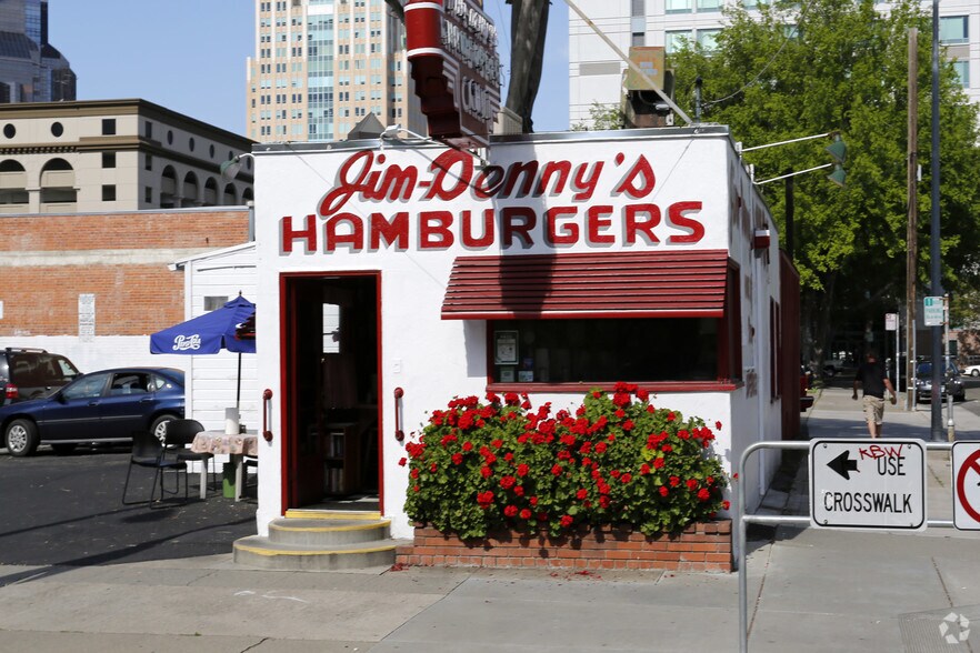 More Photos Of 816 12th St, Sacramento Restaurant For Sale