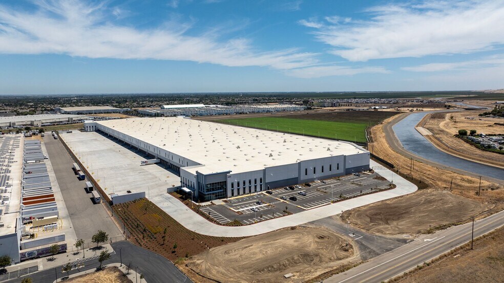 More Photos Of Rogers Rd, Patterson Industrial For Lease