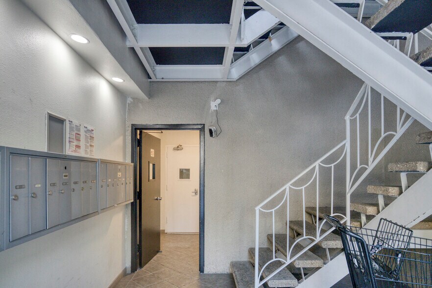 More Photos Of 1833 Westholme Ave, Los Angeles Apartments For Sale