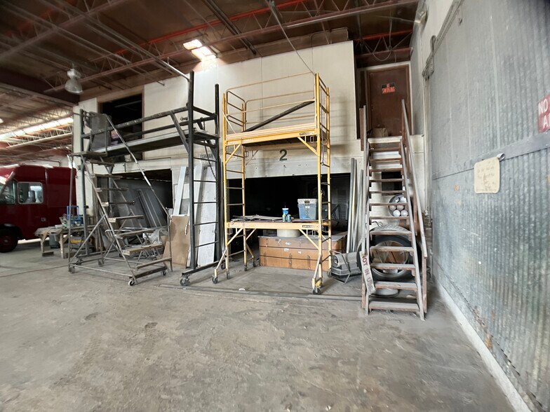 More Photos Of 365 N Ivey Ln, Orlando Manufacturing For Lease