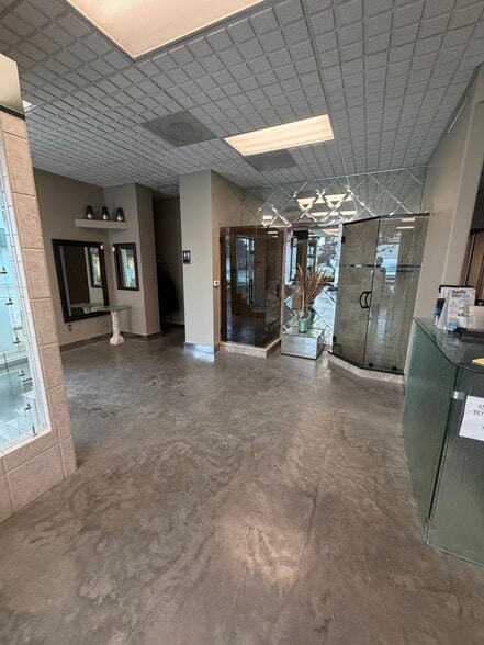 More Photos Of 6601 Royal St, Pleasant Valley Warehouse For Sale