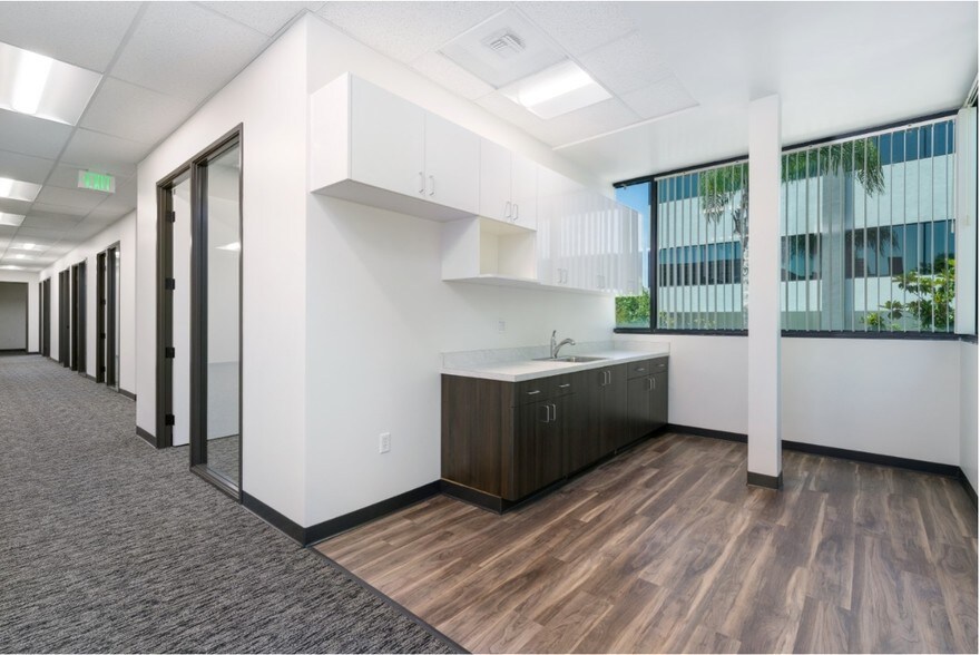 More Photos Of 400 S Melrose Dr, Vista Office For Lease