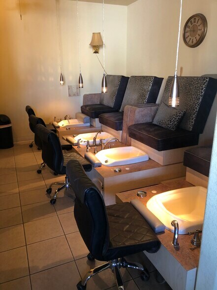 More Photos Of 7680 S University Blvd, Littleton Freestanding For Lease