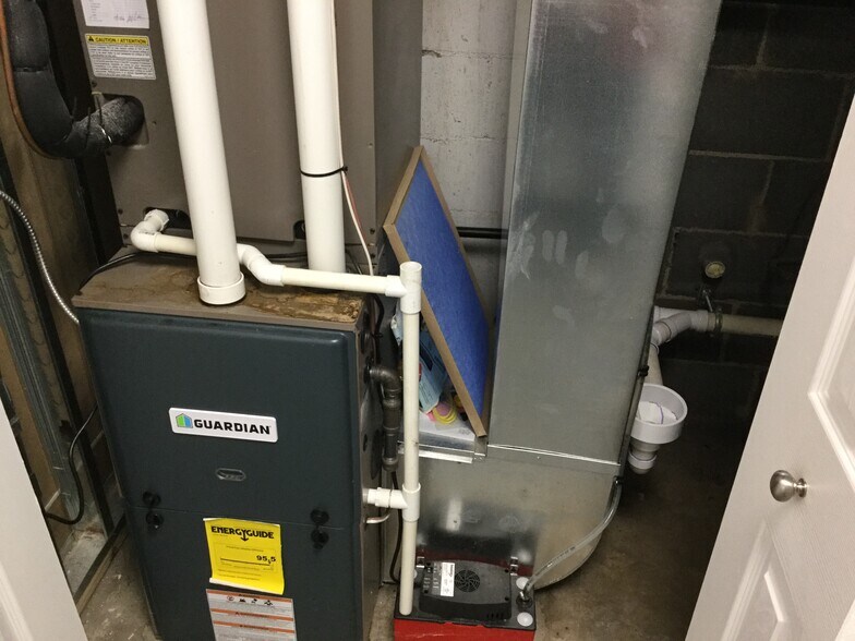 More Photos Of 1010 Rose Ave, Runnemede Flex For Sale