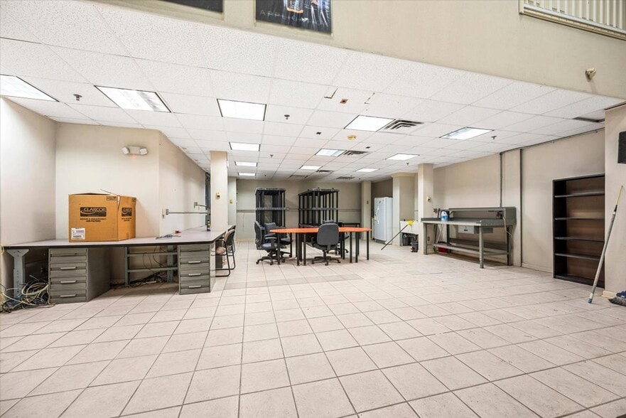 More Photos Of 14 Ilene Ct, Hillsborough Flex For Sale