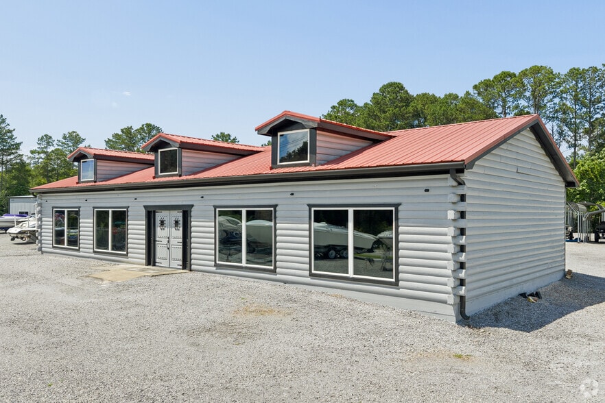 More Photos Of 400-420 Victoria Rd, Woodstock Storefront For Sale