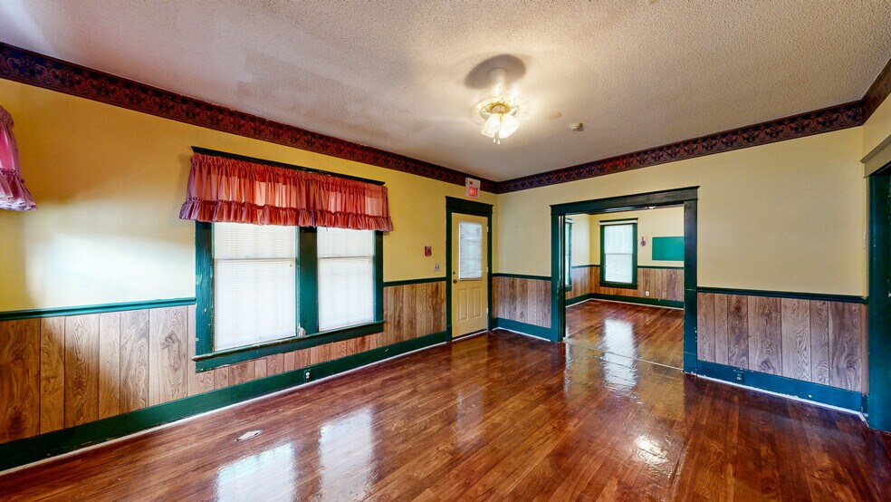 More Photos Of 104 N Herring St, Dothan Office For Sale