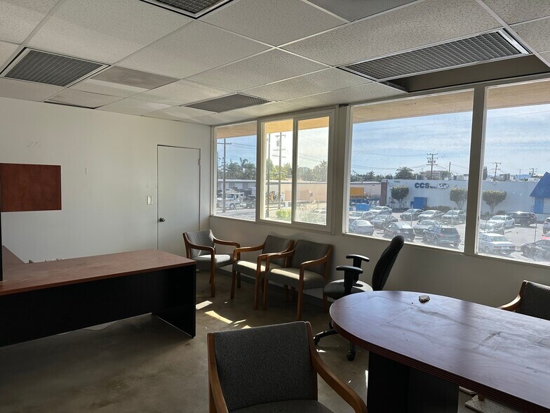 More Photos Of 1104-1106 E 17th St, Santa Ana General Retail For Lease