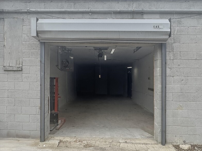 More Photos Of 300 E 8 Mile Rd, Detroit Warehouse For Lease