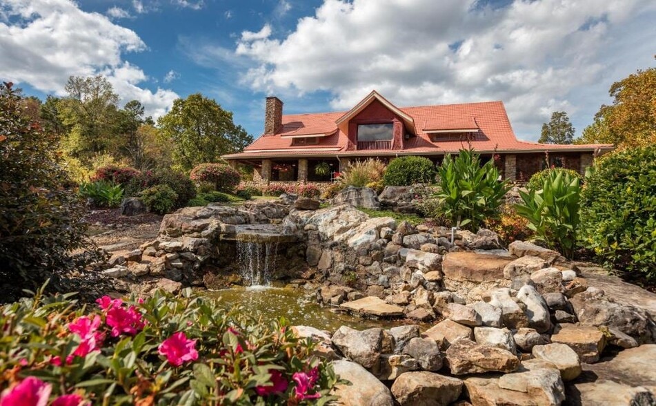 More Photos Of 2009 Park Ave, Hot Springs Hospitality For Sale