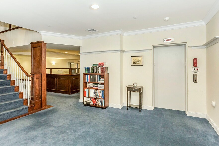 More Photos Of 33 W 2nd St, Riverhead Office For Sale