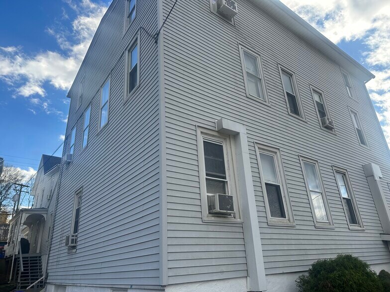 More Photos Of 142 W Main St, Windsor Apartments For Sale