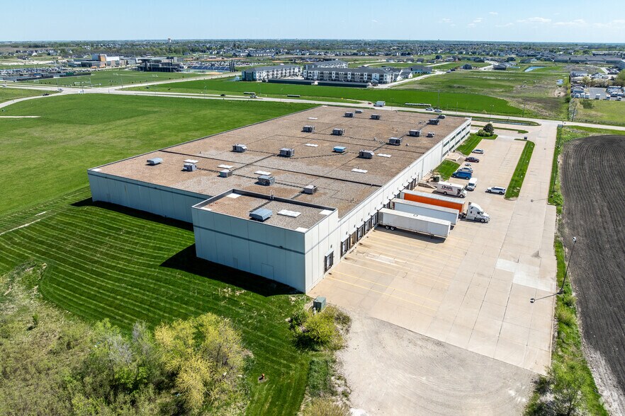 More Photos Of 250 NW 10th St, Waukee Warehouse For Sale