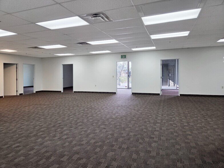 More Photos Of 1929 W Lone Cactus Dr, Phoenix Light Distribution For Lease