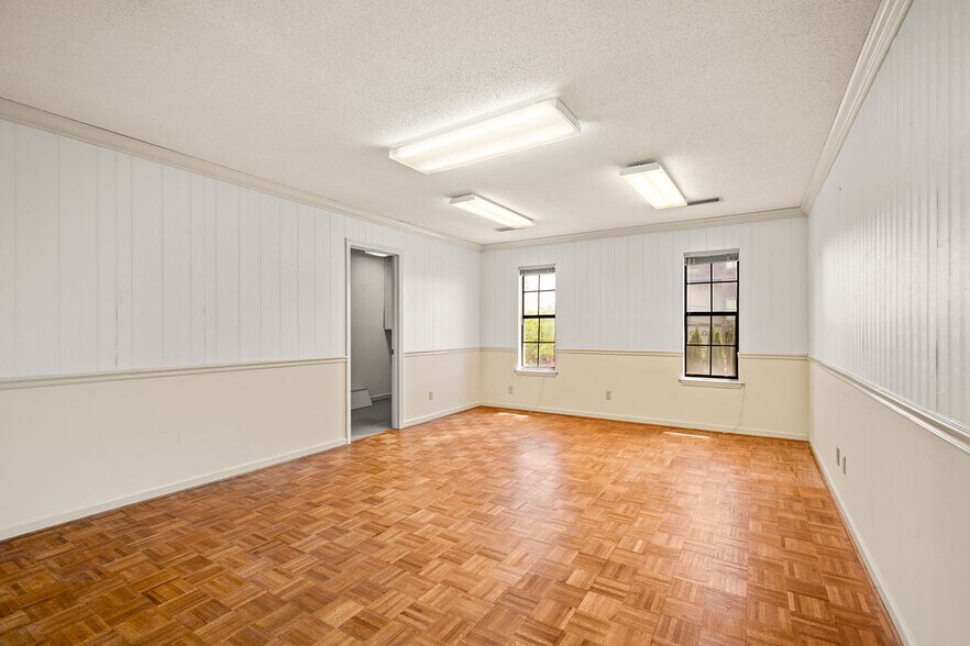 More Photos Of 300 Forest Ave, Chattanooga Office For Sale