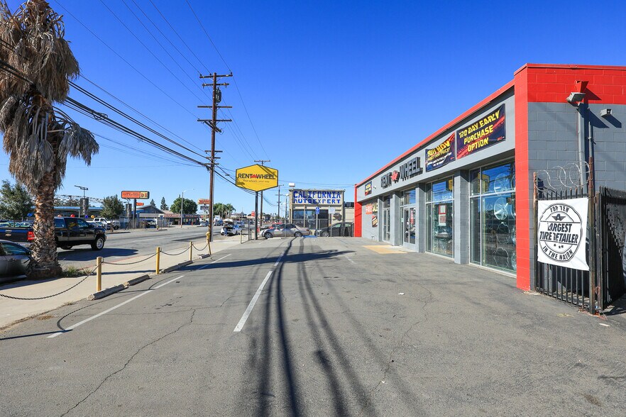 More Photos Of 960 W Holt Blvd, Ontario Freestanding For Lease