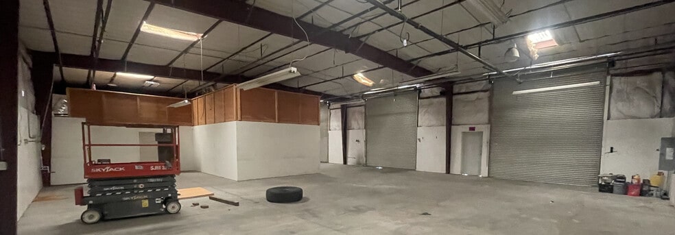 More Photos Of 590 S Grand Ave, San Jacinto Service For Sale