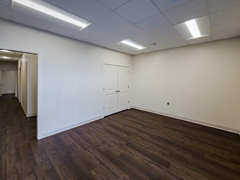 More Photos Of 130 Hunt Rd, Tifton Flex For Lease