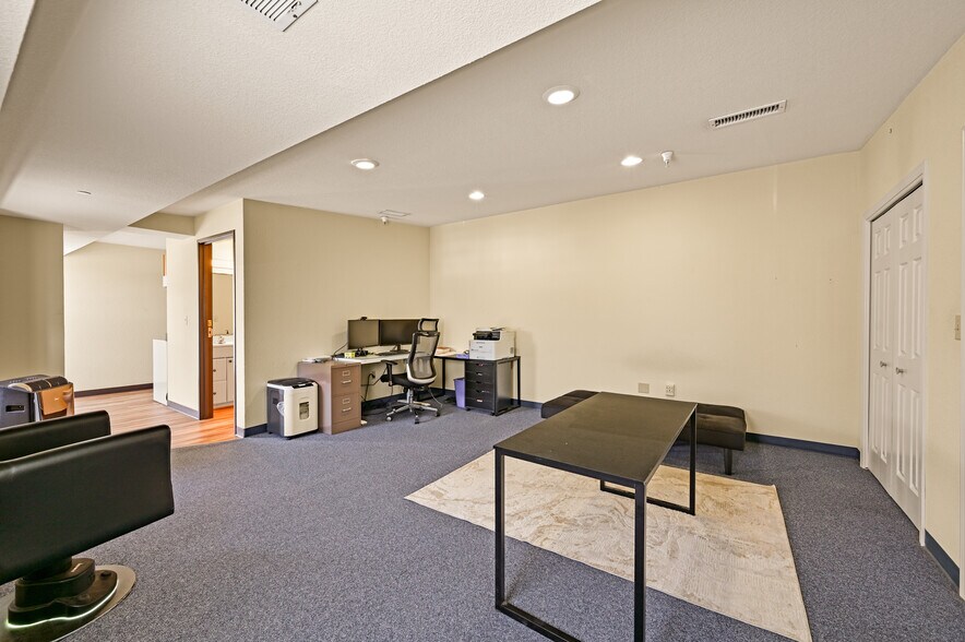 More Photos Of 21 Bisbee Ct, Santa Fe Warehouse For Sale