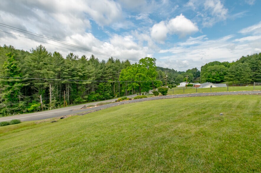 More Photos Of 1266 E Stuart Dr, Hillsville Industrial For Sale