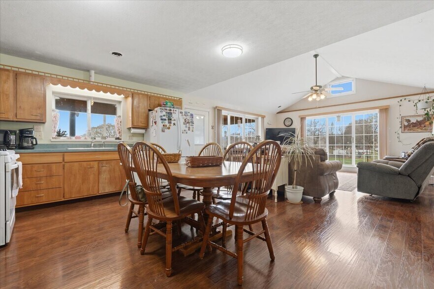 More Photos Of 1515 Washington Blvd, Belpre Manufacturing For Sale