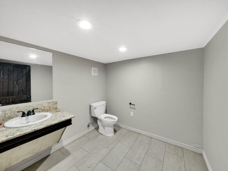 More Photos Of 106 W Main St, Pilot Point Storefront For Sale