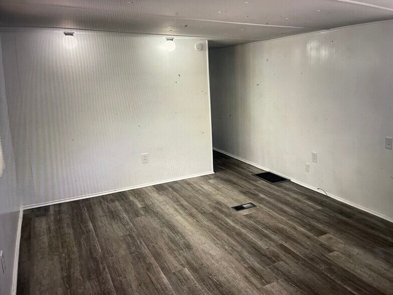 More Photos Of 12409 Choctaw Trl, Hudson Manufactured Housing Mobile Home Park For Sale