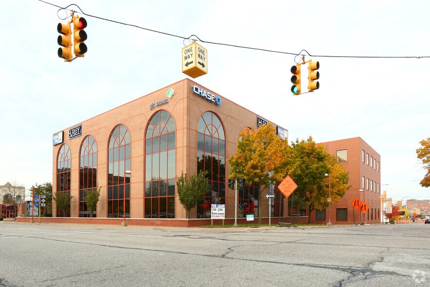 More Photos Of 111 E Court St, Flint Office For Lease