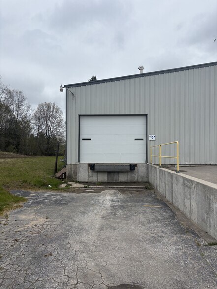 More Photos Of 950 E Melendy St, Ludington Distribution For Lease