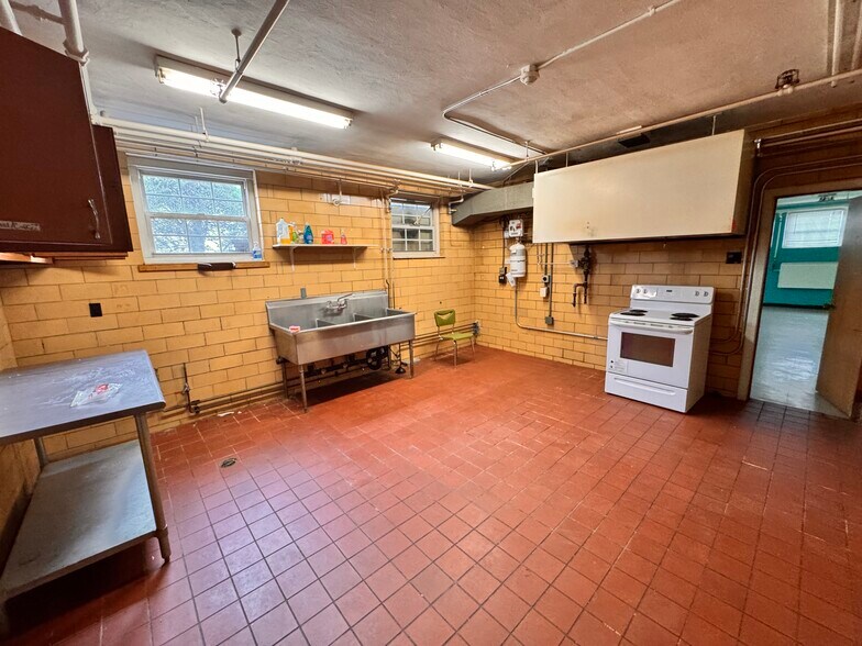 More Photos Of 618 Roswell NW Rd, Carrollton Healthcare For Sale