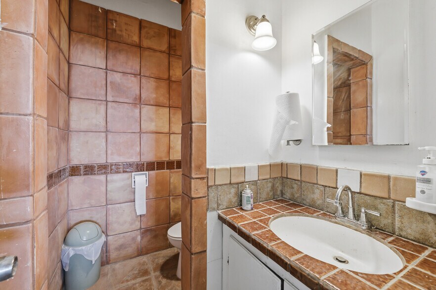 More Photos Of 13900 La Rue St, San Fernando Warehouse For Sale
