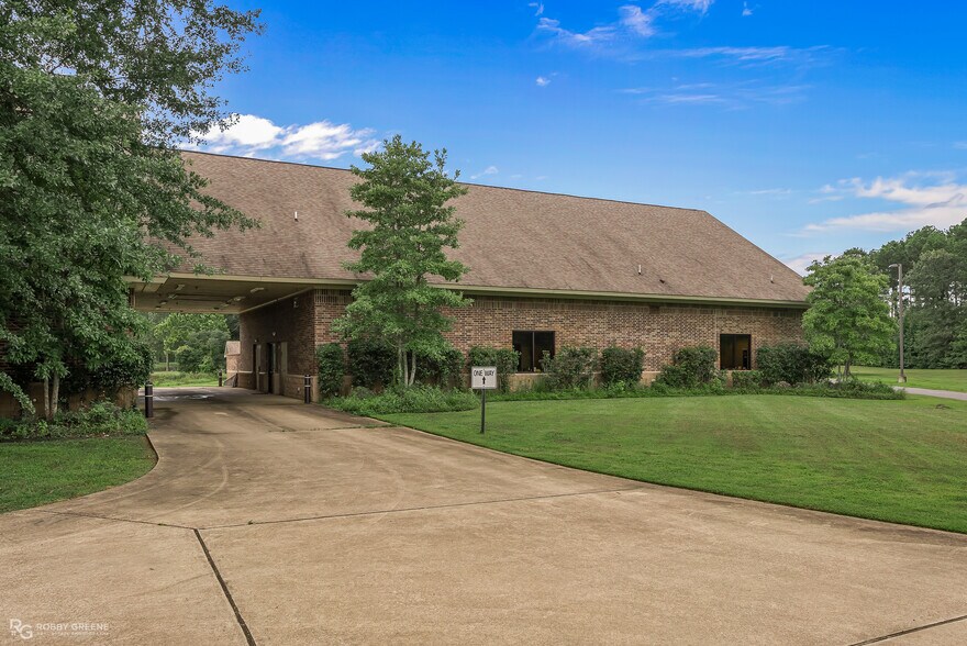 More Photos Of 10100 Woolworth Rd, Keithville Medical For Lease