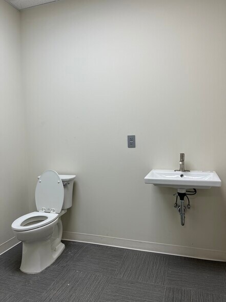 More Photos Of 28408 Sweetgum Rd, Magnolia Warehouse For Lease