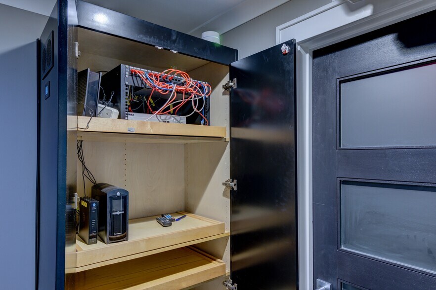 More Photos Of 1608 Taylor St, Columbia Freestanding For Sale