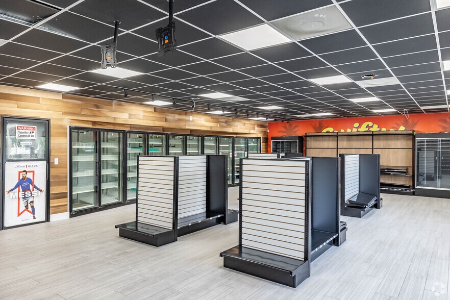 More Photos Of 1290 Lantana Rd, Lake Worth Convenience Store For Lease