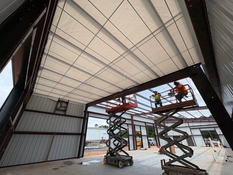 More Photos Of 8800 Grow Dr, Pensacola Light Manufacturing For Lease