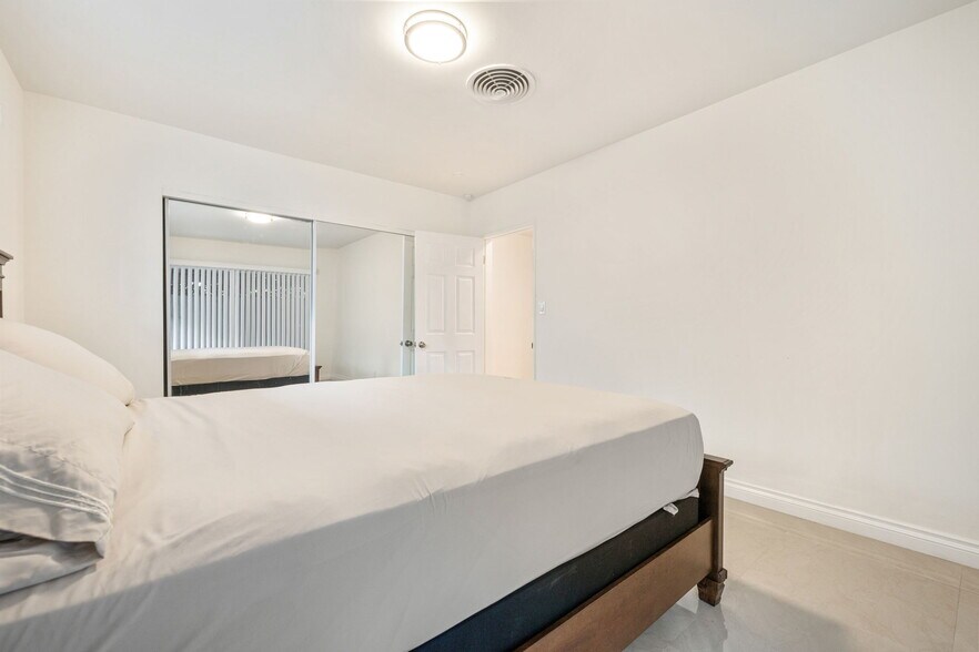 More Photos Of 1425 S Via Soledad, Palm Springs Apartments For Sale
