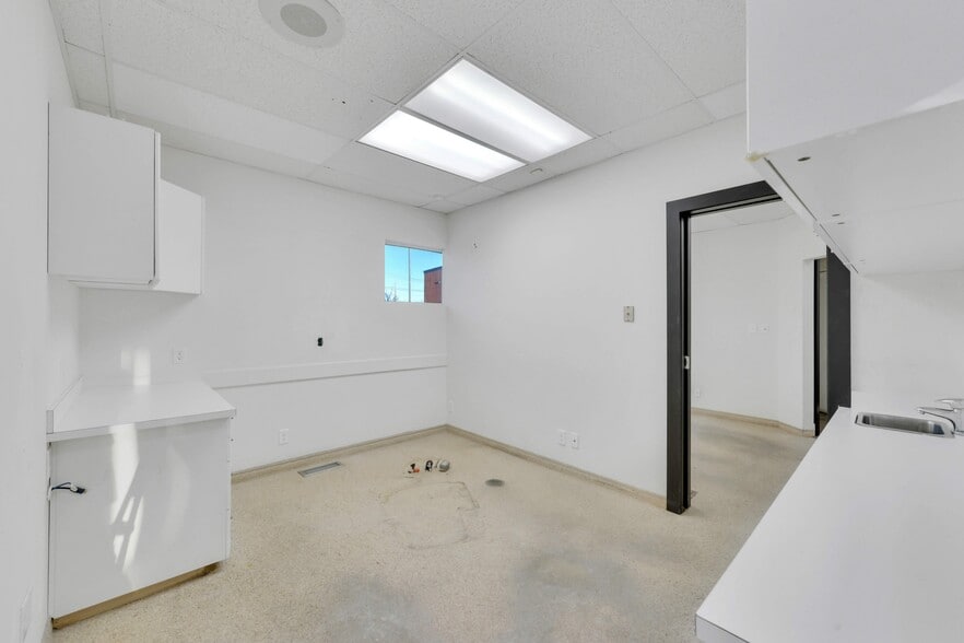 More Photos Of 5116 52 St, Red Deer Storefront Retail Office For Sale