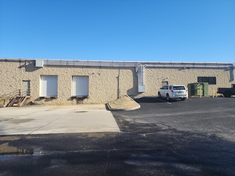 More Photos Of 100 Grove Rd, West Deptford Light Manufacturing For Lease