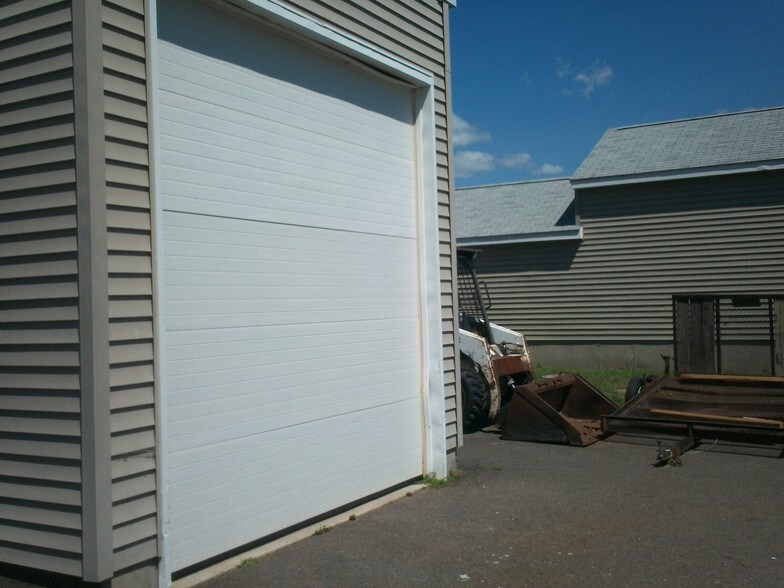 More Photos Of 47-50 Plantation Rd, Broad Brook Flex For Lease