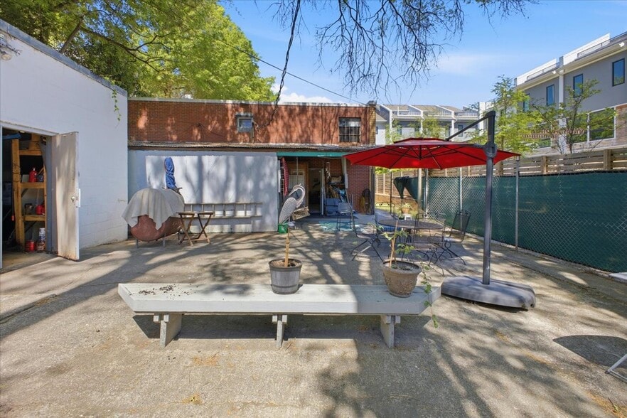 More Photos Of 2664 Shenandoah Ave, Charlotte General Retail For Sale