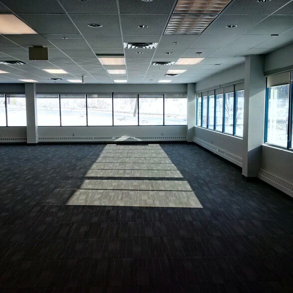 More Photos Of 487 Riverbend Dr, Kitchener Office For Lease