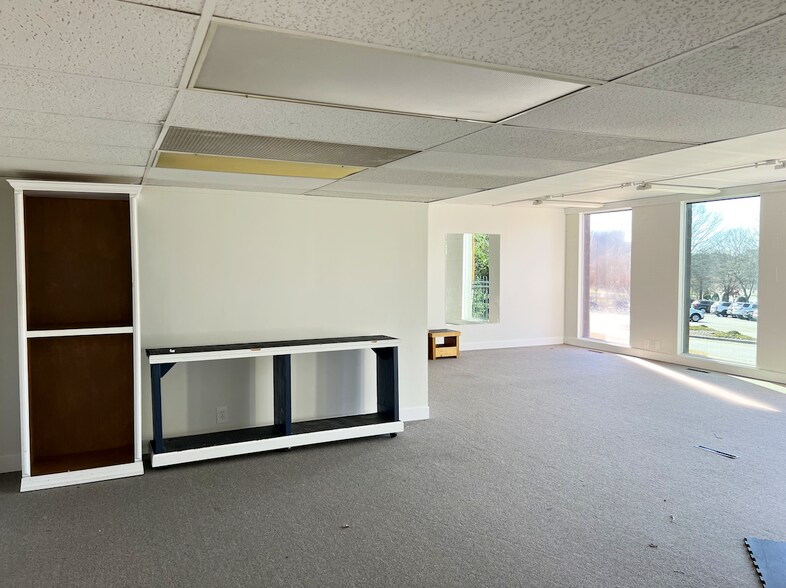 More Photos Of 1901 Lendew St, Greensboro Office For Lease