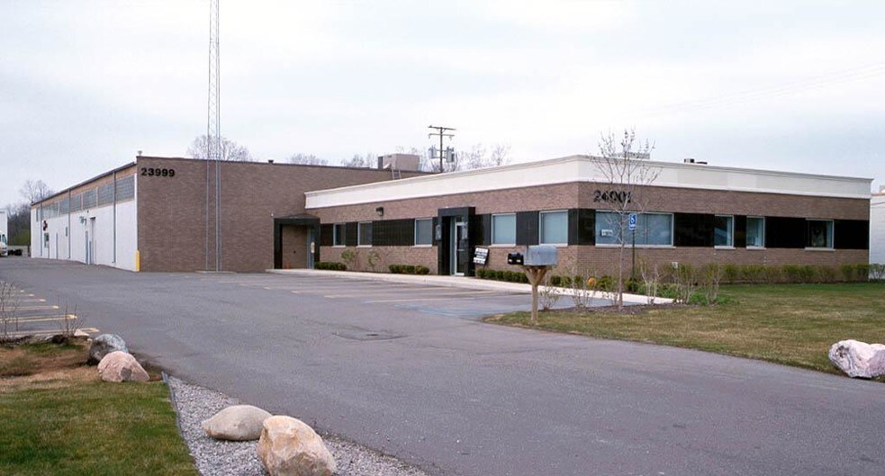 Primary Photo Of 23999-24001 Telegraph Rd, Southfield Warehouse For Lease
