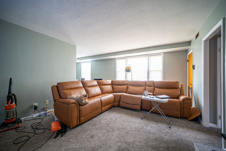 More Photos Of 15500 Van Aken, Shaker Heights Apartments For Sale