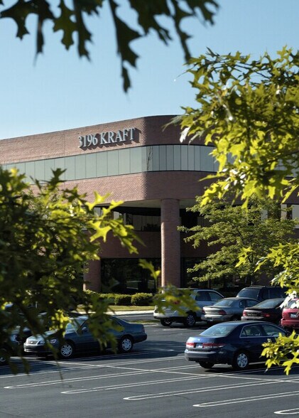 More Photos Of 3196 Kraft Ave SE, Grand Rapids Office For Lease