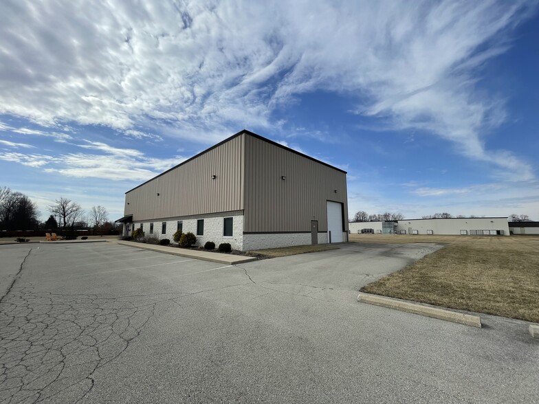 More Photos Of 250 Business Park Dr, Fortville Showroom For Sale