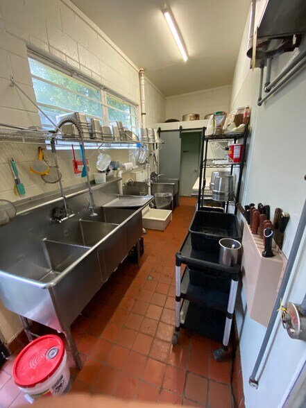 More Photos Of 930 W Illinois Ave, Aurora Freestanding For Sale