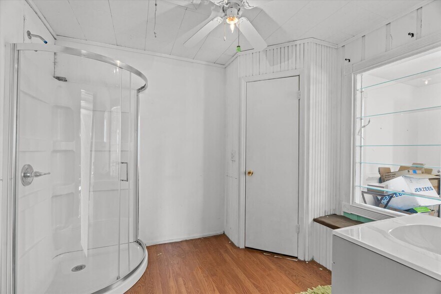 More Photos Of 806 N 3rd Ave, Chatsworth Office Residential For Sale