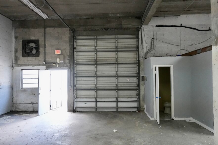 More Photos Of 2282 NW 21st Ter, Miami Warehouse For Lease